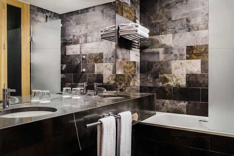 Bathroom 5, Exe Las Margas Golf, Huesca