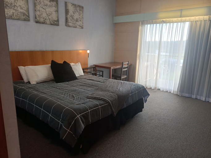 Bedroom 2, Yanchep Inn, Wanneroo