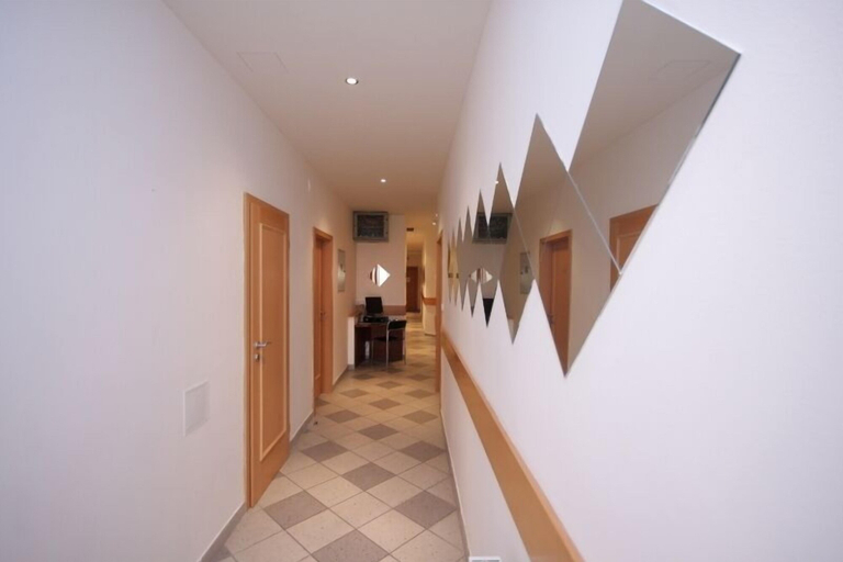 Others 5, Abacta Residence, Praha 1
