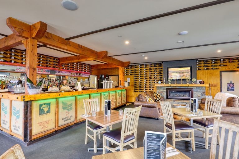 Food & Drinks 5, Lake Resort by Marsden, Central Otago