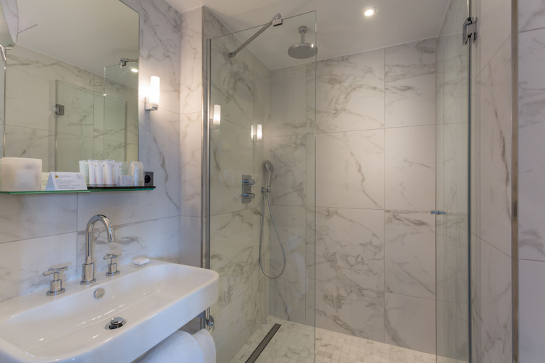 Bathroom 4, Hôtel La Comtesse, Paris