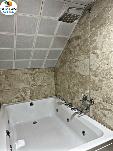 Bathroom 5, Sezgin Hotel, Çaykara