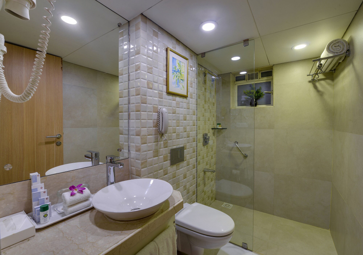 Bathroom 5, Fortune Park Galaxy, Vapi - Member ITC Hotels' Group, Valsad