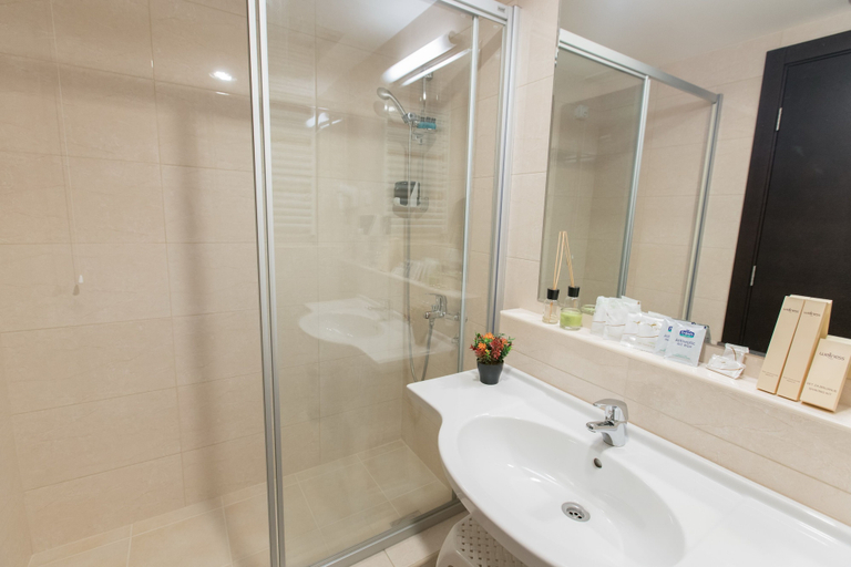 Bathroom 5, New City Hotel & Restaurant Niš, Niš