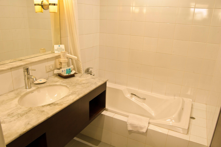 Bathroom 3, El Cielito Hotel, Makati City