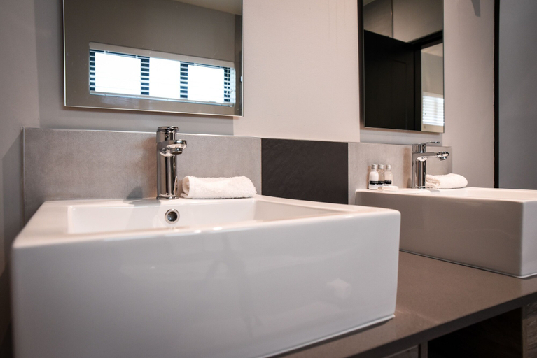 Bathroom 5, Mint Hotel Rosebank, City of Johannesburg