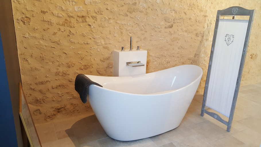 Bathroom, Domaine de Manilau - B&B, Dordogne