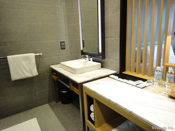 Bathroom 5, Midori Clark Hotel and Casino, Mabalacat