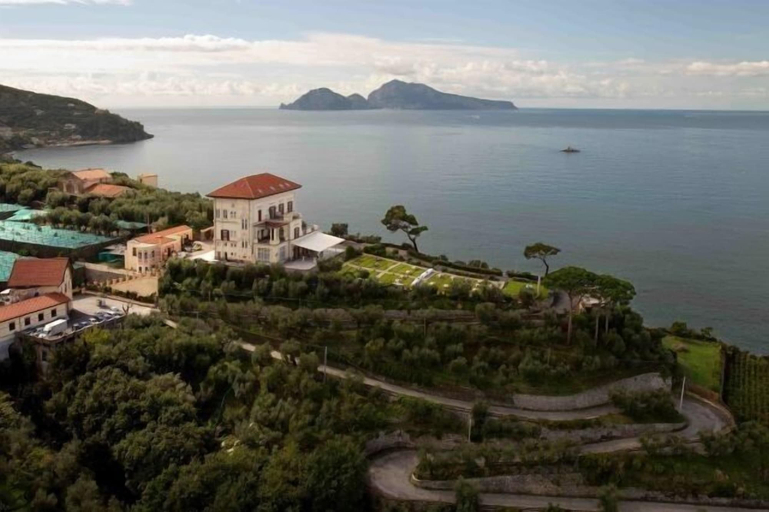 Others 5, Villa Angelina, Napoli