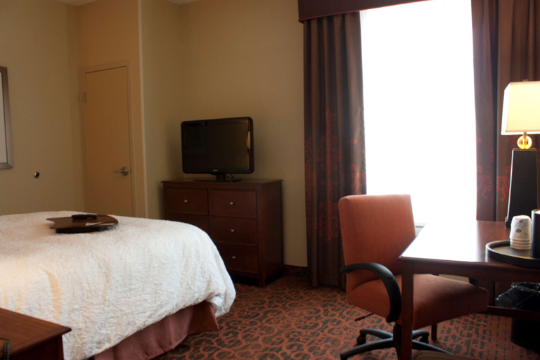 Bedroom 3, Hampton Inn Burlington, Racine