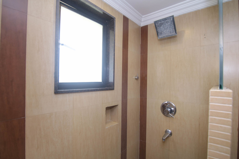 Bathroom 5, Lytton Hotel, Kolkata