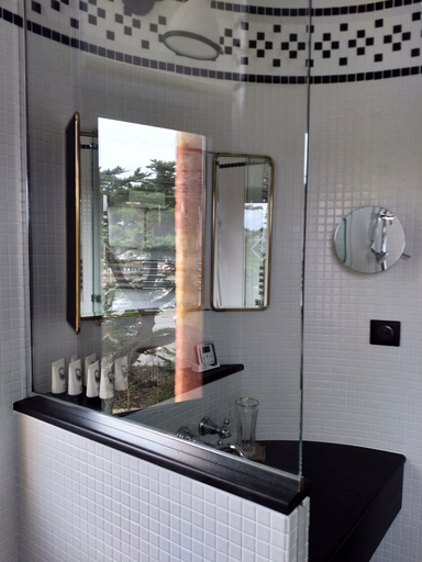 Bathroom 5, Le Nessay, Ille-et-Vilaine