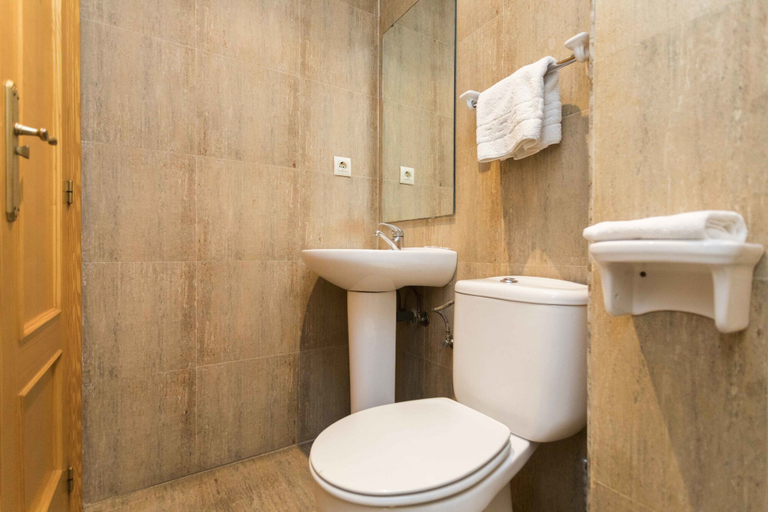 Bathroom 4, Bolseria Street, Valencia
