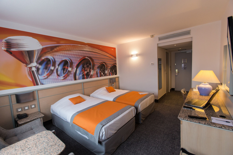 Bedroom 4, Hôtel Le Paddock, Nièvre