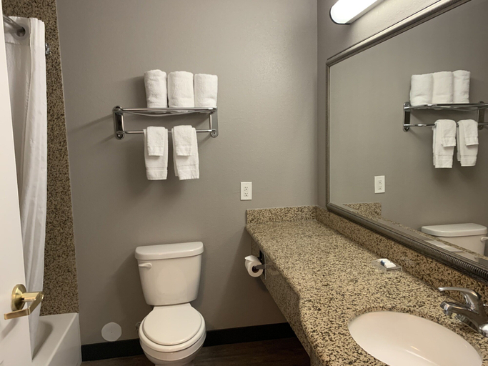 Bathroom 4, Hawthorn Extended Stay by Wyndham Hobbs, Lea