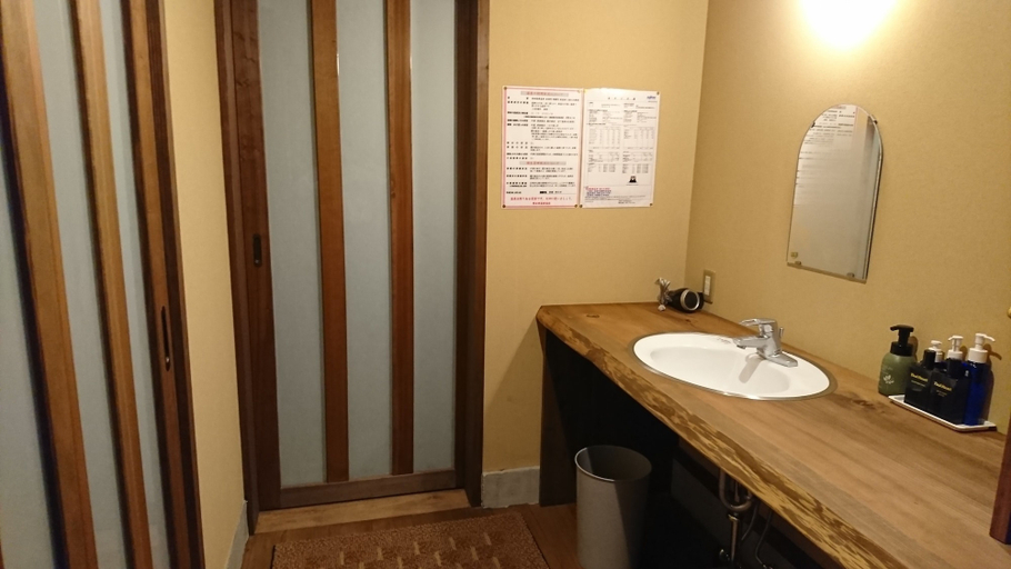 Bathroom 5, Kurokawa Onsen Ryokan Ichinoi, Minamioguni
