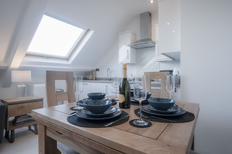 Others 4, Skylark - 2 Bedroom Apartment - Tenby, Pembrokeshire