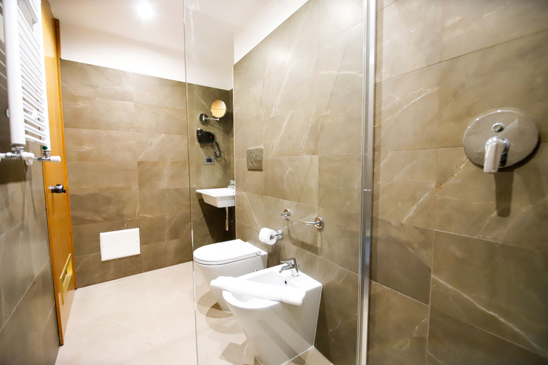 Bathroom 4, Hotel Diplomatic, Torino