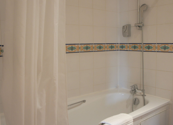 Bathroom 5, Hotel Les Suites - De Crécy, Seine-et-Marne