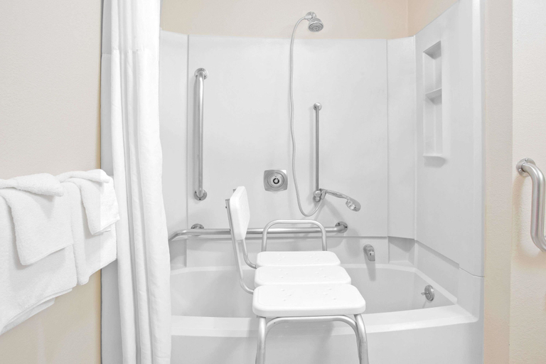 Bathroom 4, Super 8 by Wyndham Havre, Hill