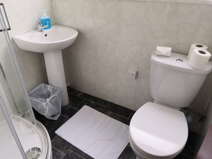 Bathroom 4, Kirks Korner Hotel, North Lincolnshire