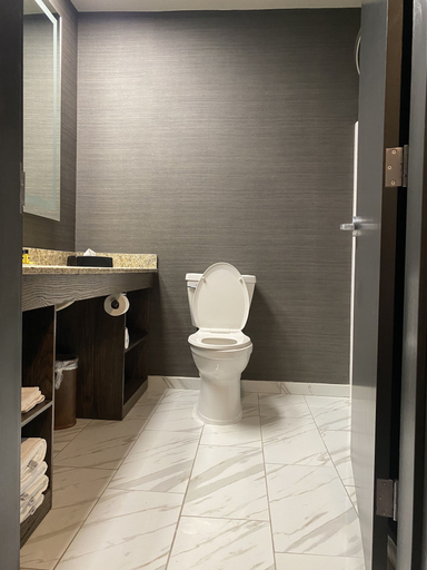 Bathroom 5, Distill-Inn, Nelson