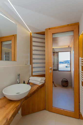 Bathroom 4, San Salvatore Monastery, Crete