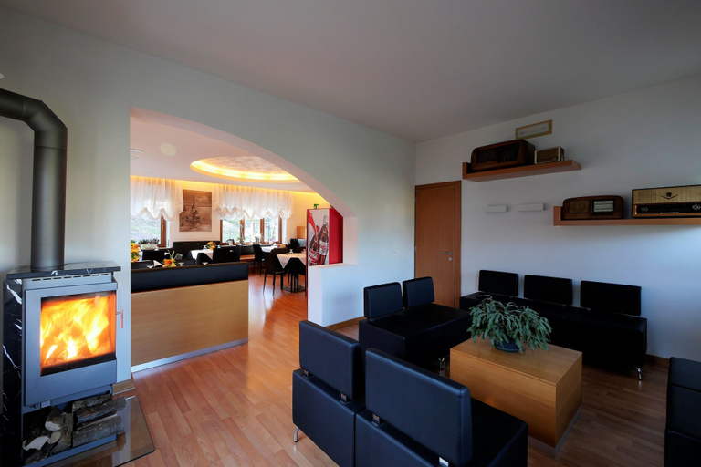 Others 4, Albergo De March, Belluno