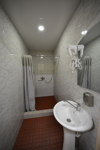 Bathroom 2, Capsule hotel ALOHA, Vladivostok gorsovet