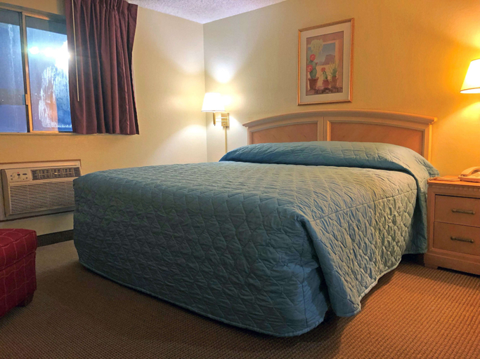 Bedroom 1, Knights Inn Evanston, Uinta