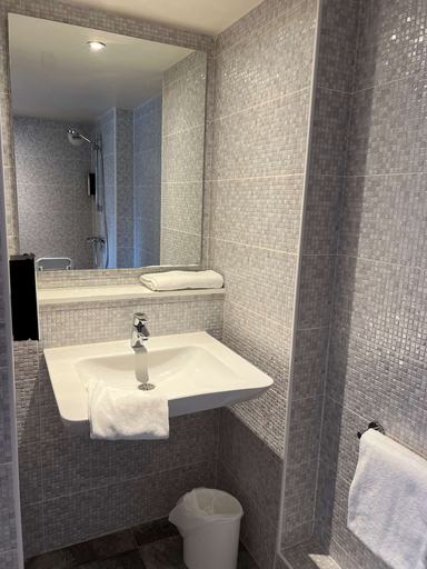 Bathroom 4, KYRIAD Sedan, Ardennes