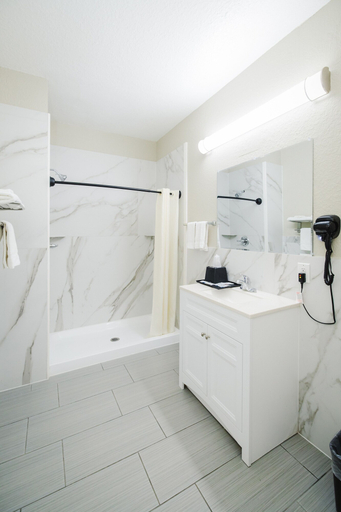 Bathroom 3, Winchester Inn & Suites Humble/IAH/North Houston, Houston