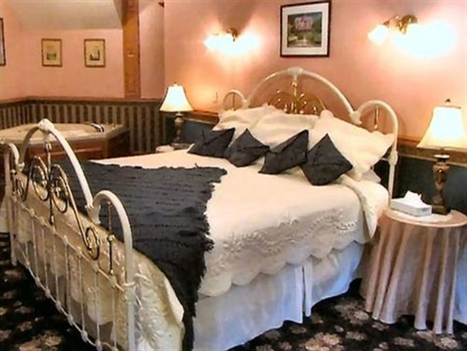 Bedroom 2, Old Rittenhouse Inn, Bayfield