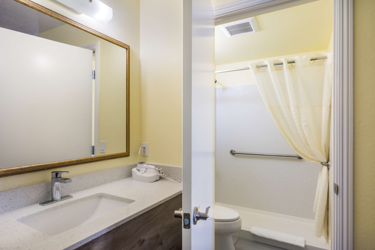 Bathroom 4, Americas Best Value Inn Santa Rosa, CA, Sonoma