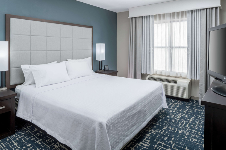 Bedroom 3, Homewood Suites by Hilton Cedar Rapids-North, Linn