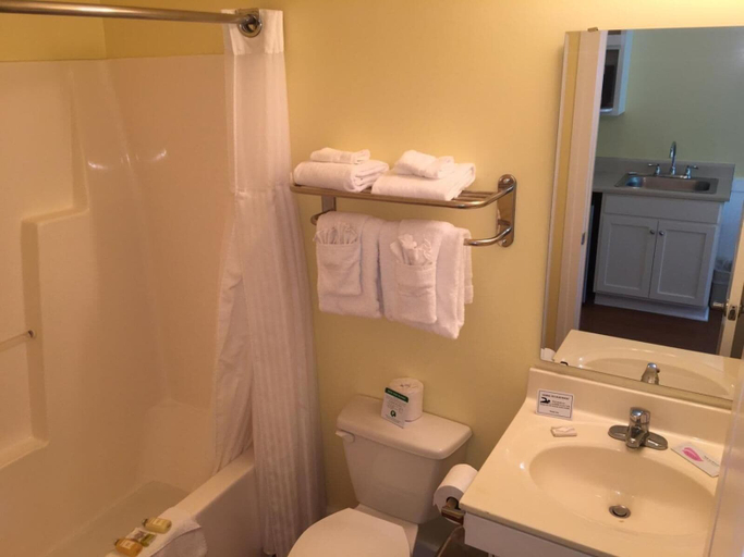 Bathroom 4, Topsail Shores Inn, Onslow