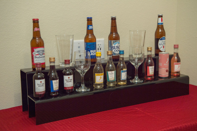 Food & Drinks 5, Cobblestone Inn & Suites - Forest City, Winnebago