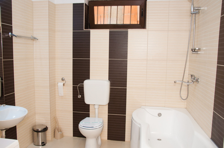 Bathroom 3, Vila Alma, Sanmartin