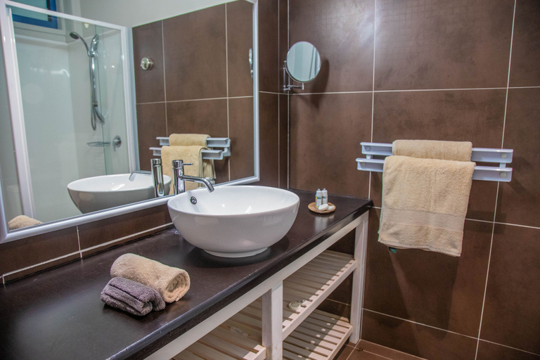 Bathroom 4, The Islander Hotel, Rorotonga