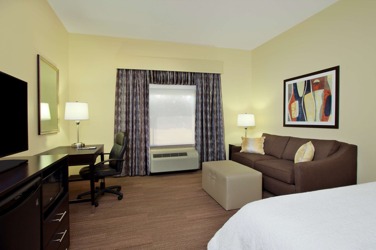Bedroom 3, Hampton Inn Winfield, Marion