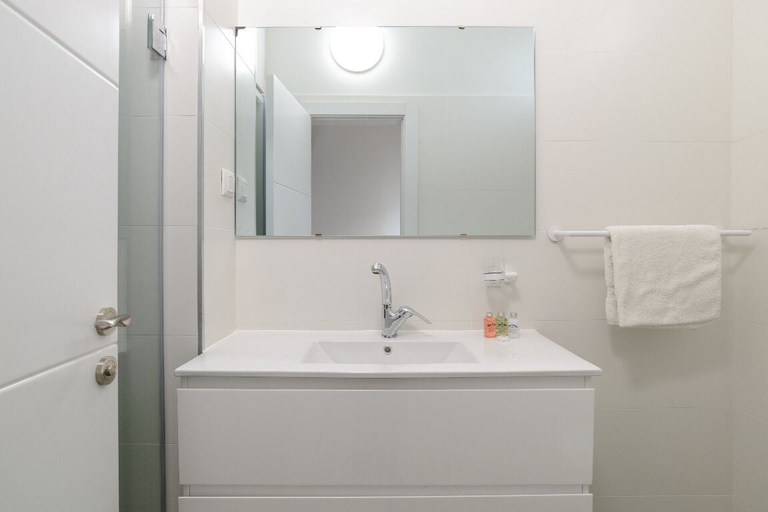 Bathroom 4, Sea Suites Apartments