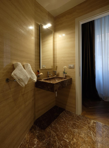Others 4, Navona Rooms, Roma