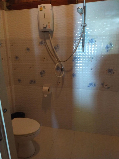 Bathroom 1, Jungle Hill Beach Bungalow, Nua Khlong
