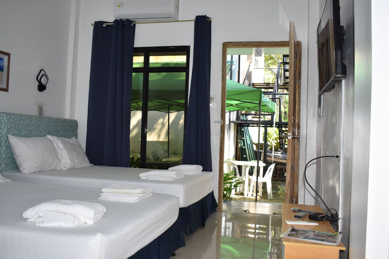 Bedroom 2, Seaside Travelers Inn by Camiguin Island Home, Catarman