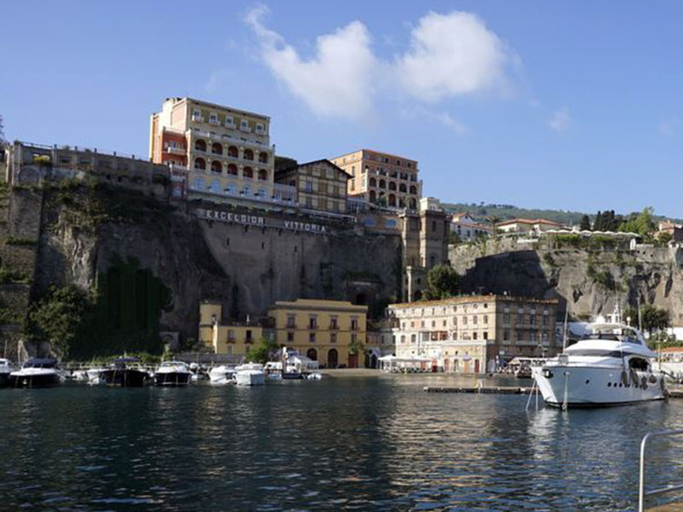 Exterior & Views 2, Yacht Suite Sorrento, Napoli