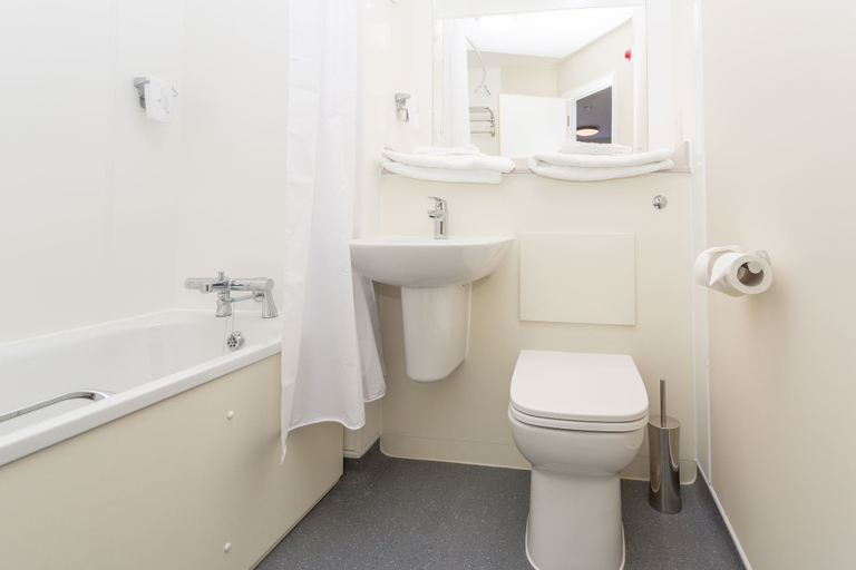 Bathroom 5, The Aviator, formerly Smugglers Cove, Clacton On Sea by Marston's Inns, Essex
