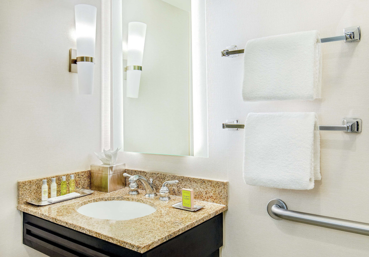 Bathroom 5, DoubleTree by Hilton Columbia, Howard