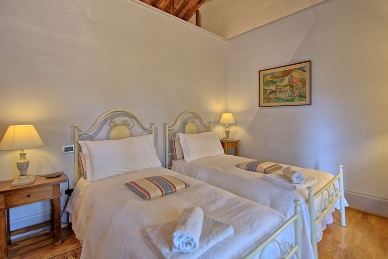 Bedroom 2, Villa Fontine, Pisa