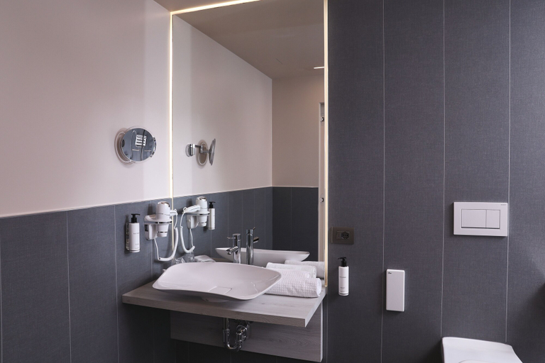 Bathroom 5, Hotel Veronesi La Torre, Verona
