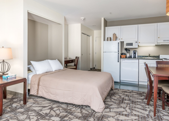 Bedroom 4, Grand Summit Hotel at Attitash, Carroll